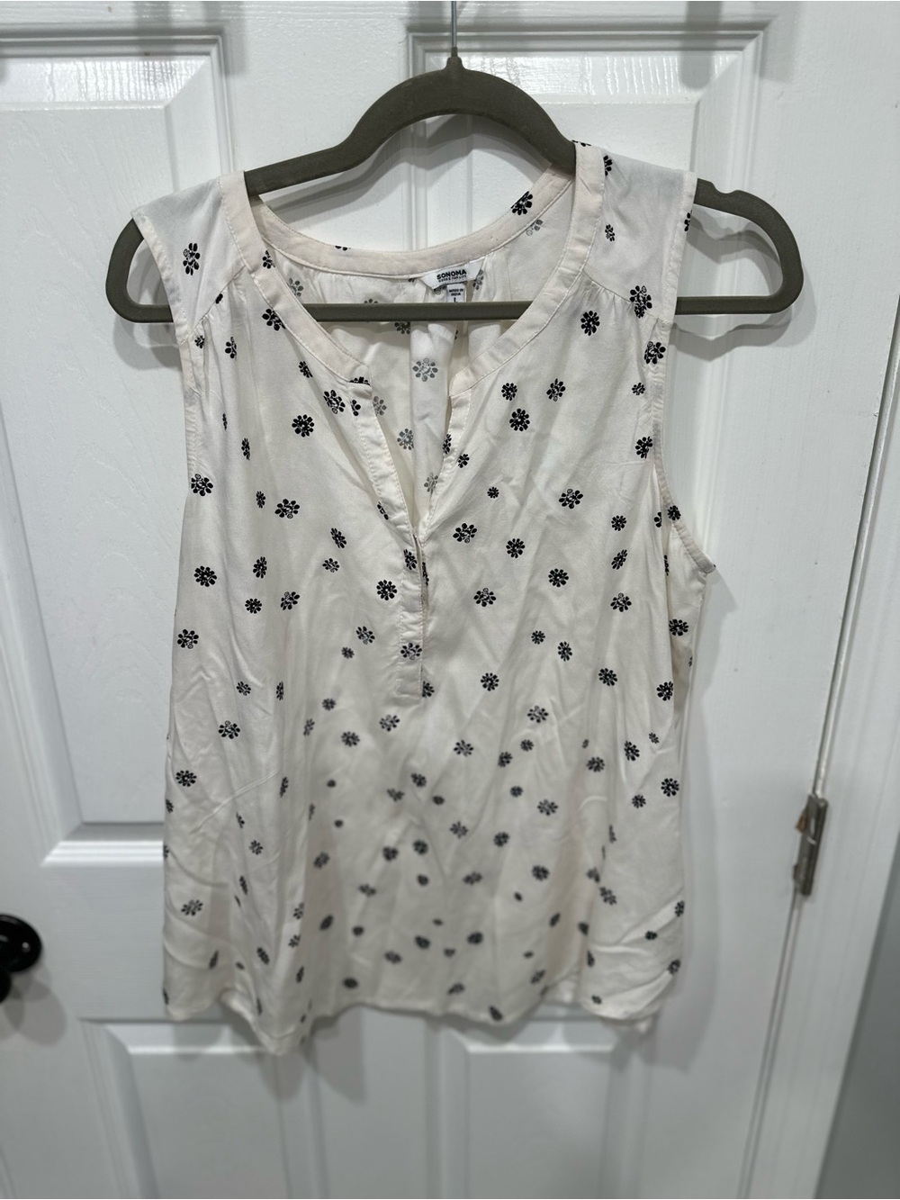 Sonoma Cream Sleeveless Floral-Print Split V Top